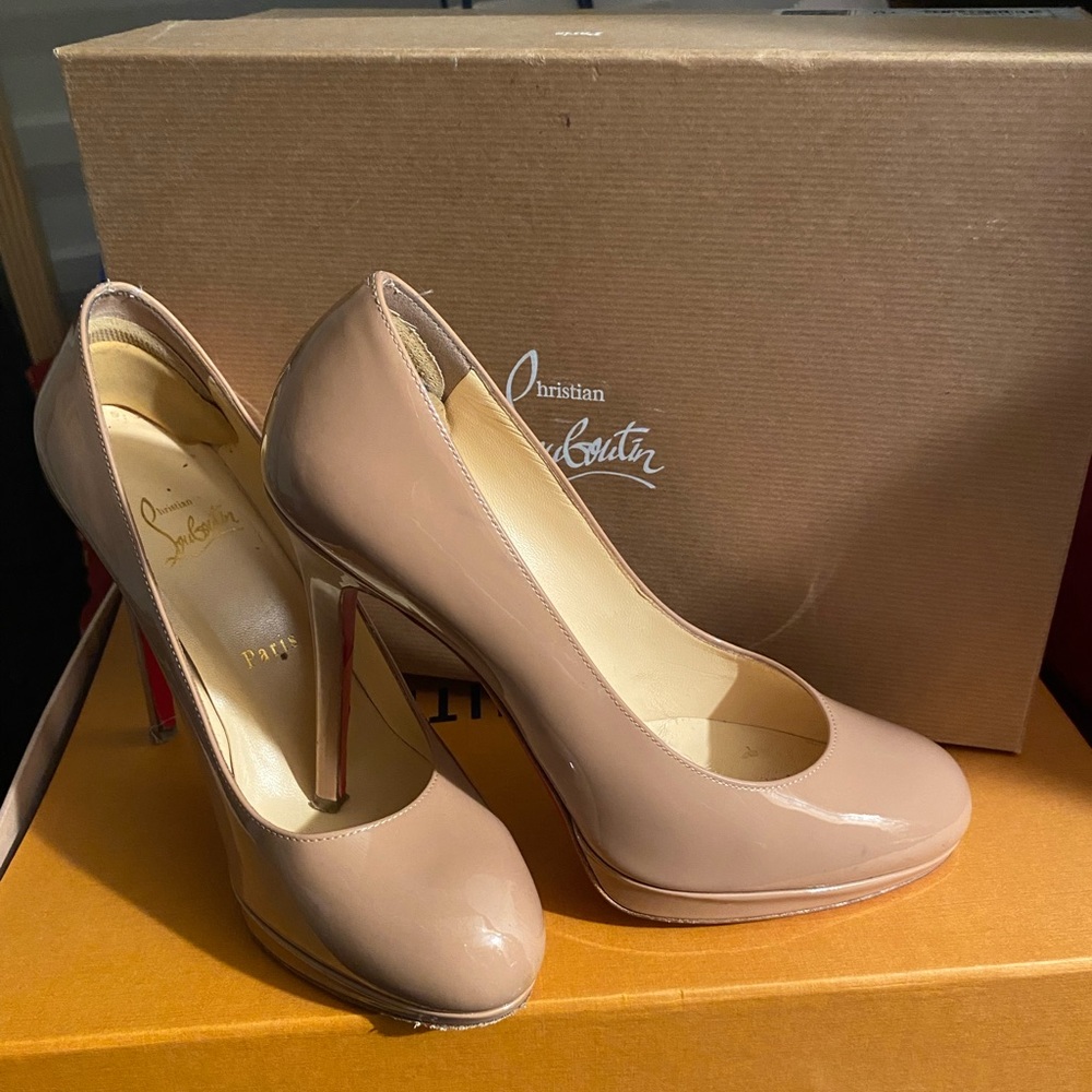 100% authentic Christian Louboutin nude leather heels